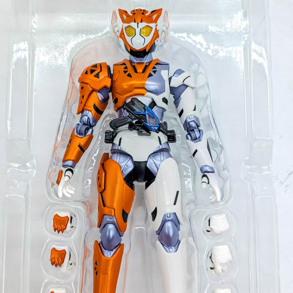 BANDAI S.H.Figuarts Kamen Rider Zero-One Valkyrie Rushing Cheetah