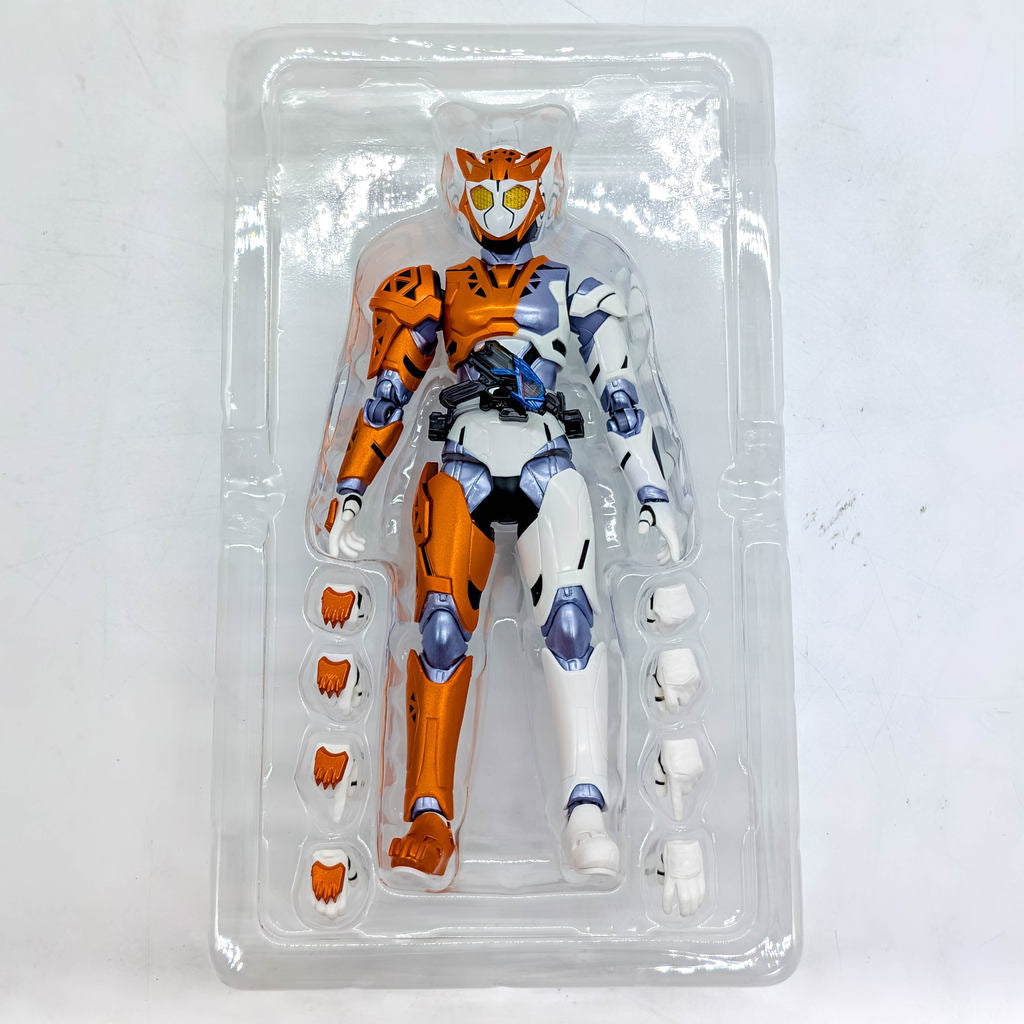 BANDAI S.H.Figuarts Kamen Rider Zero-One Valkyrie Rushing Cheetah